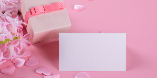 Dekorative Briefumschläge für den Valentinstag: Romantische Karten und Liebesbriefe